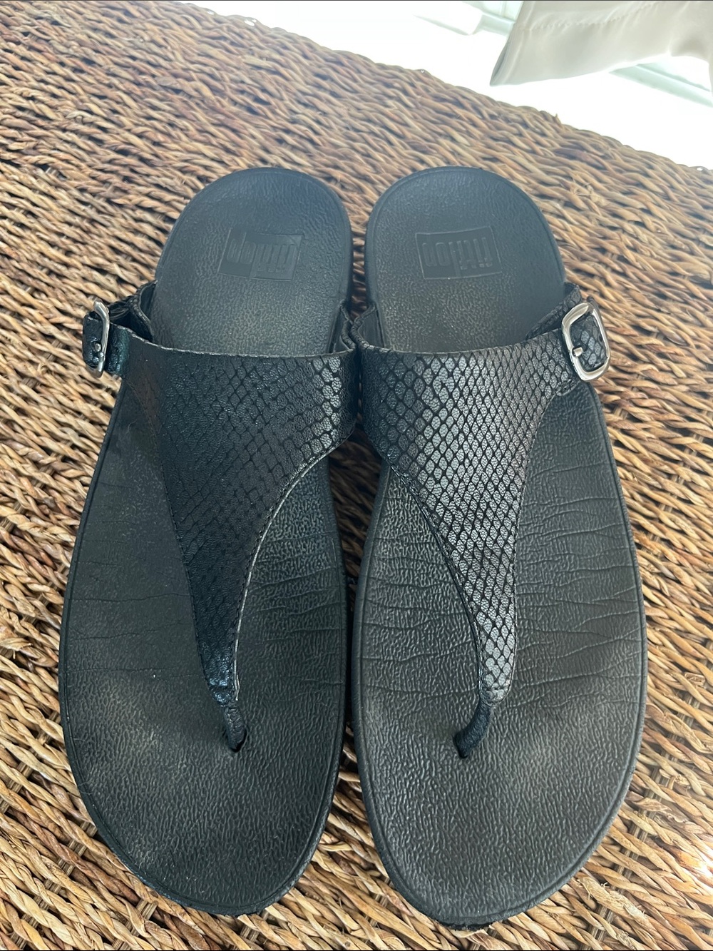 FitFlop The Skinny Black Textured Thong Sandals